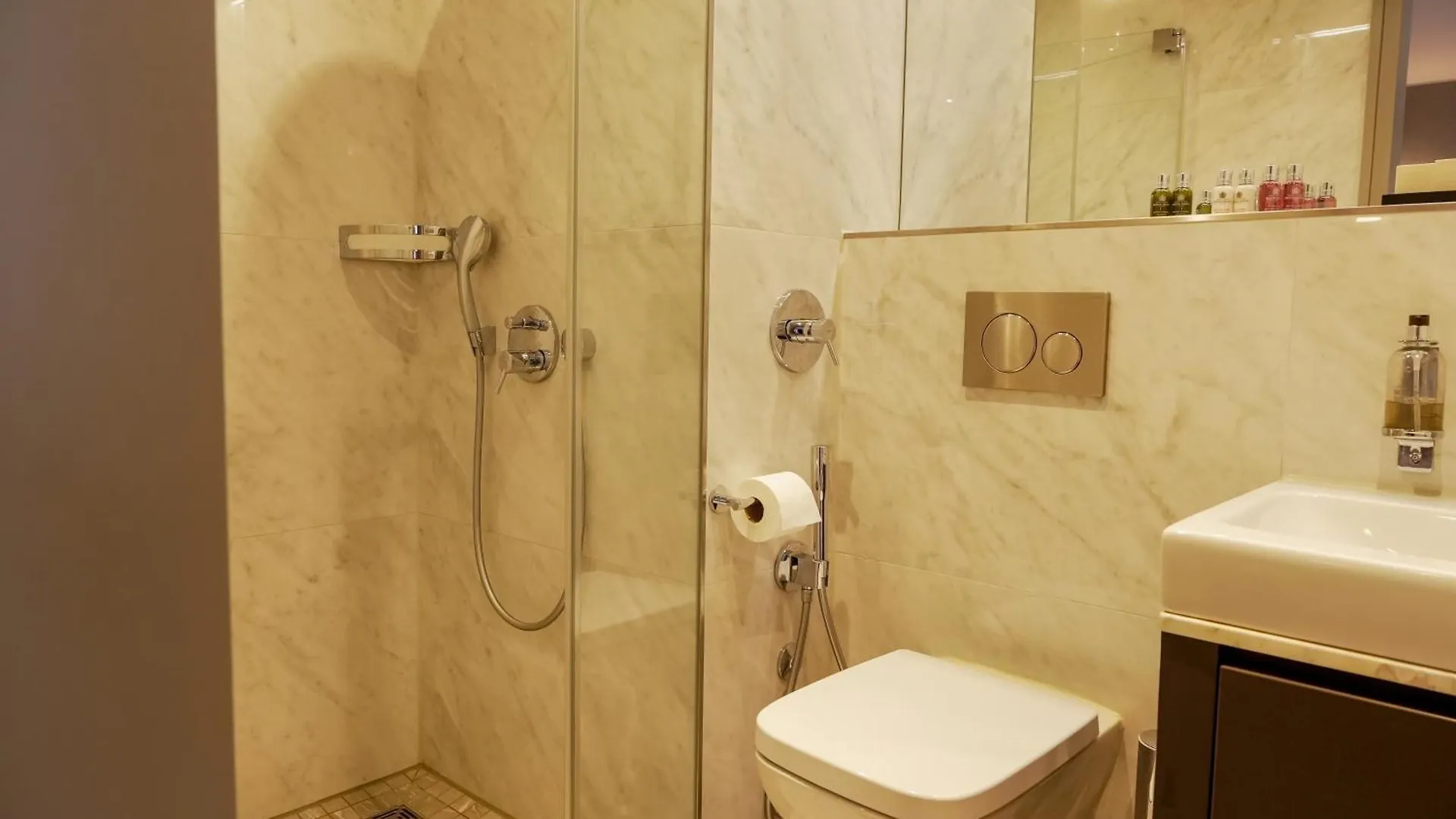 ***** Aparthotel Fourty Three Luxury Serviced Apartments Dusseldorf Germany