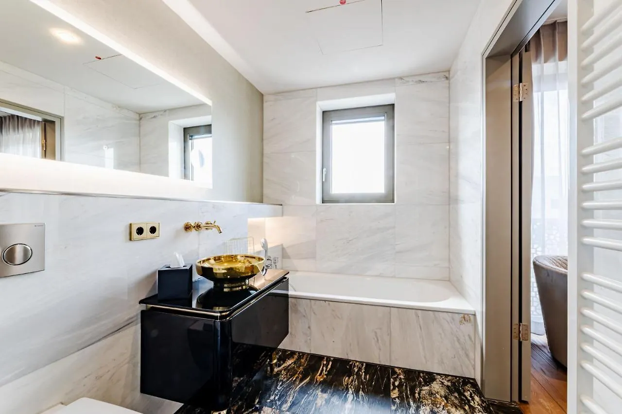 Fourty Three Luxury Serviced Apartments Дюссельдорф 5*,