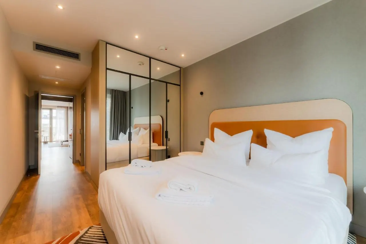Fourty Three Luxury Serviced Apartments Дюссельдорф 5*,